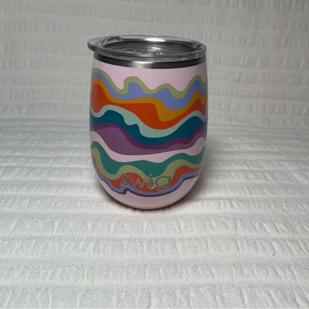 Swig Life Insulated Wine Mug with Lid 14 oz Discontinued Sand Art Design